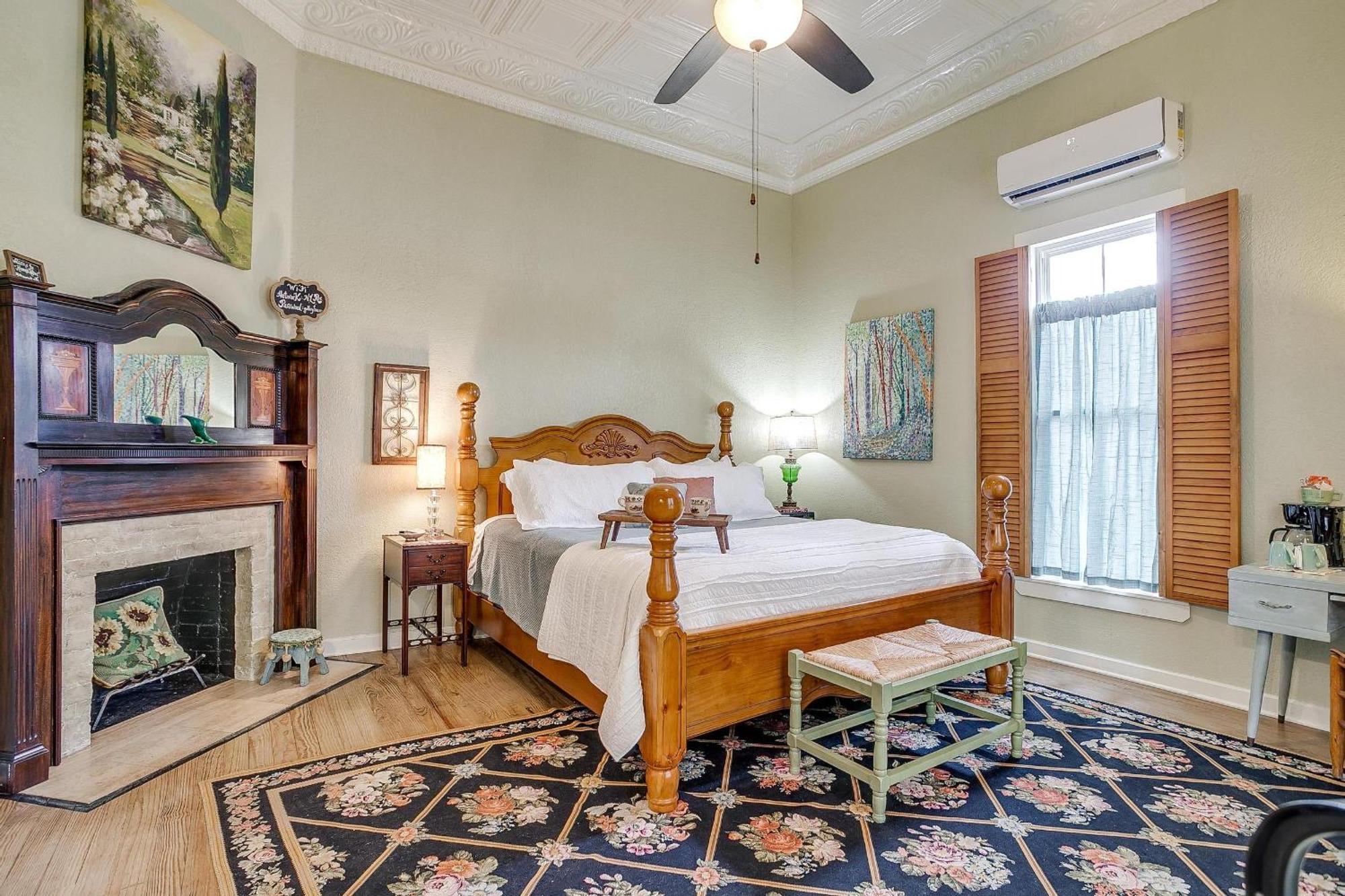 The Gallery House Boutique Hotel Stephenville Exterior photo