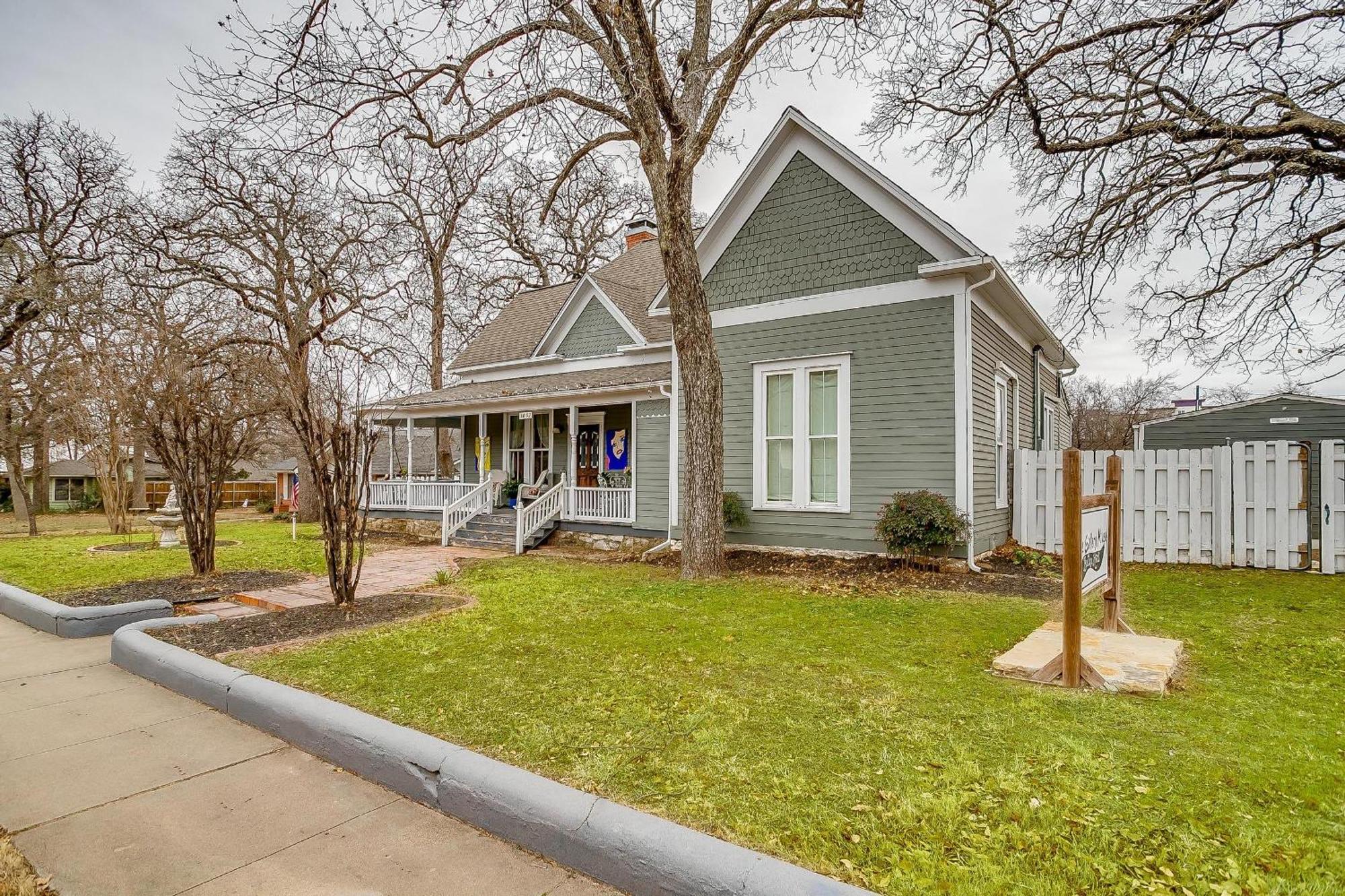 The Gallery House Boutique Hotel Stephenville Exterior photo